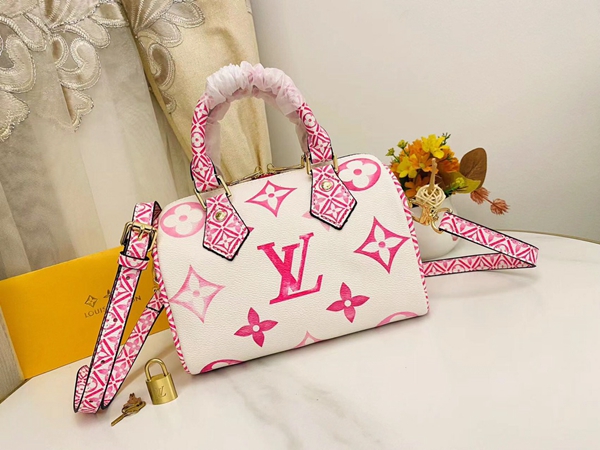 ルイヴィトンバッグ背面デザイン